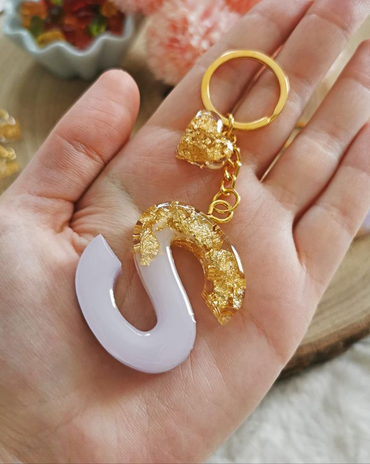 Premium Customized Resin Letter Keychain | Personalized Alphabet Keyring with Gold/Silver Flakes
